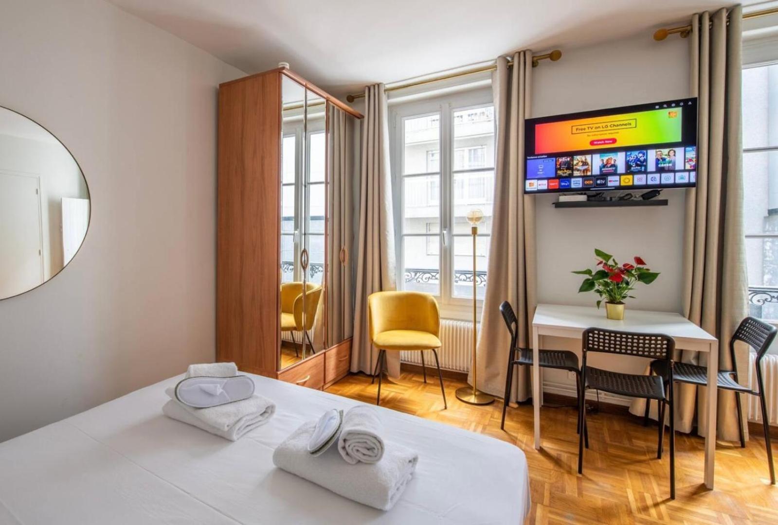 Appartement Joli A Cote De La Tour Eiffel, Javel Et De Expo Parijs